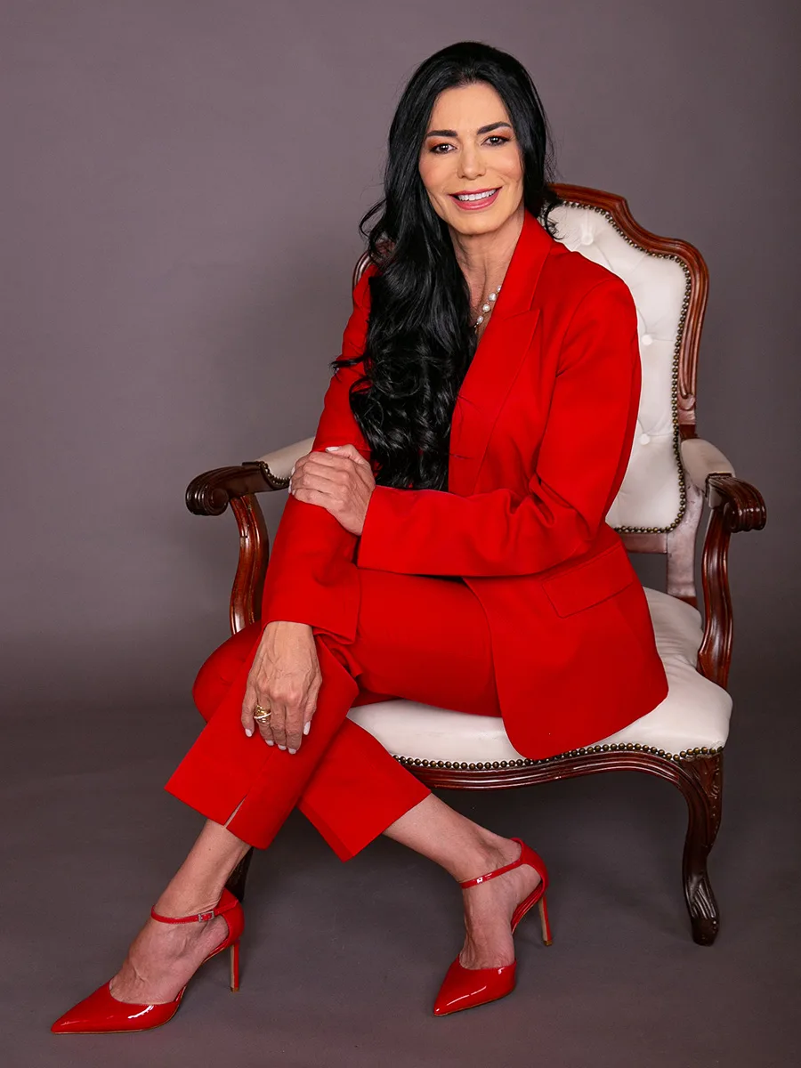 Dra. Carla Ferreira, endocrinologista e nutróloga, CRM 232866 e RQE 13661